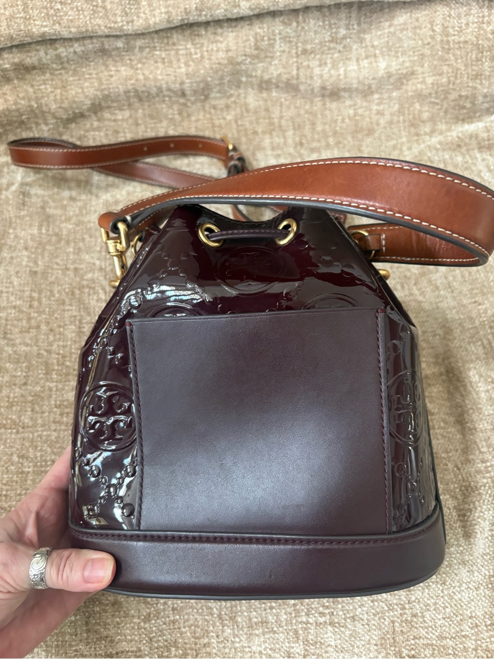 VGUC Tory Burch T Monogram Patent Embossed Bucket Bag Albarossa Deep Wine - Picture 7 of 10